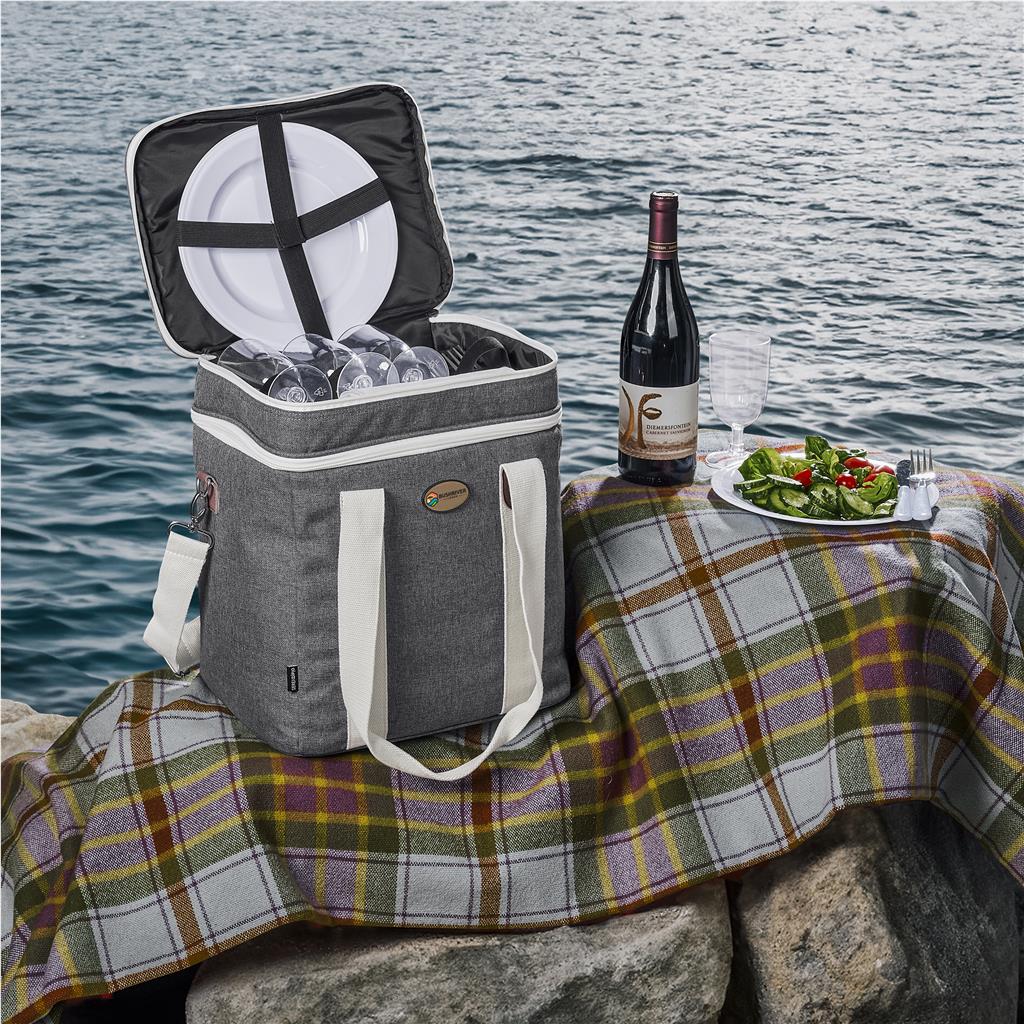 Serendipio Brookfield 4-Person Picnic Cooler image